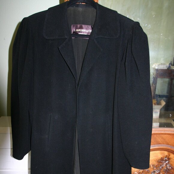 Vintage I. Magnin Custom Made midi/maxi black coat with puffed sleeves - Picture 2 of 5